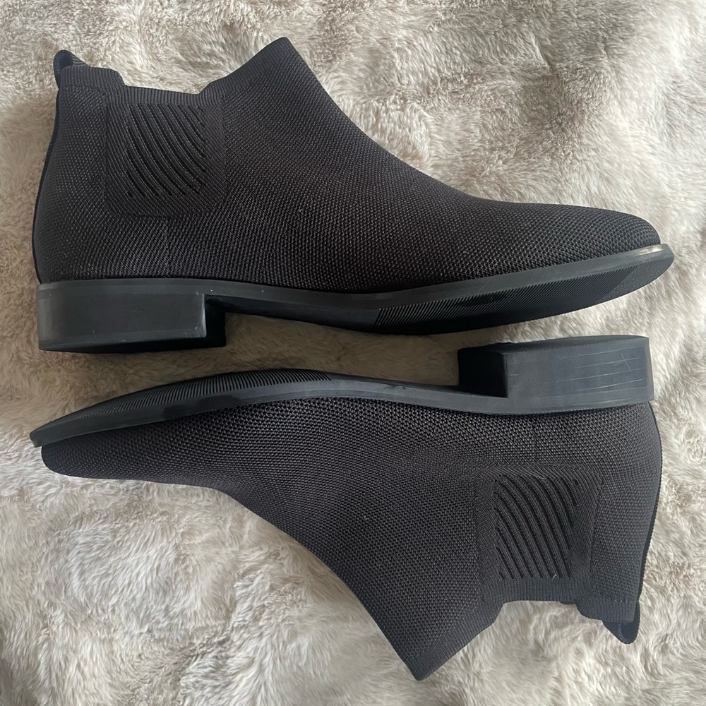 Vivaia water resistant black boots